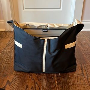Medela breast pump messenger tote and unopened pumping kit supplies
